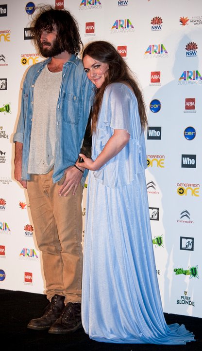 Angus & Julia Stone with their ARIA Award.