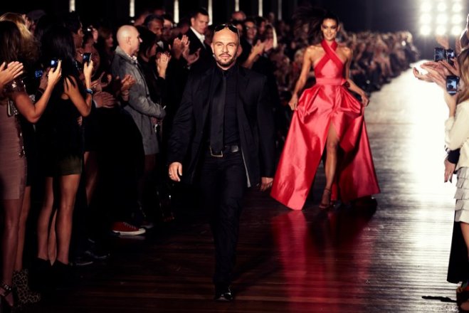 199193_10150179647001111_1001479_n